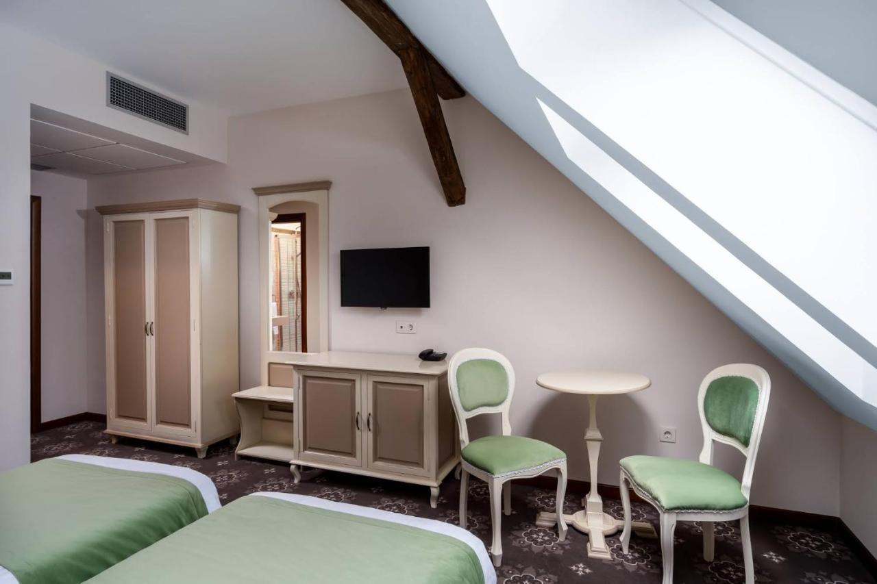Hotel Leul De Aur เซเบช ภายนอก รูปภาพ