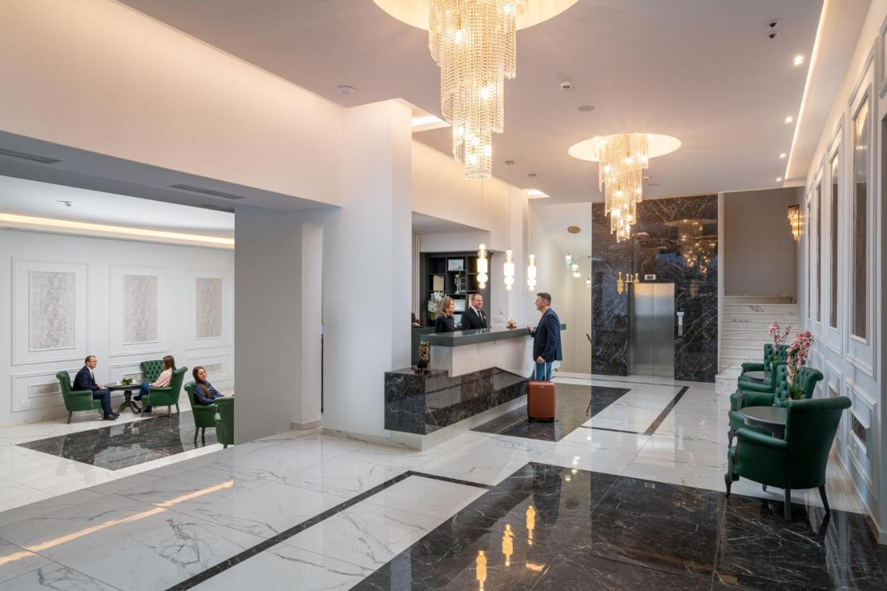 Hotel Leul De Aur เซเบช ภายนอก รูปภาพ