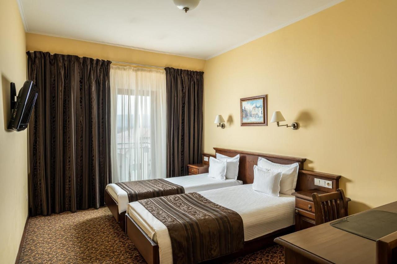 Hotel Leul De Aur เซเบช ภายนอก รูปภาพ