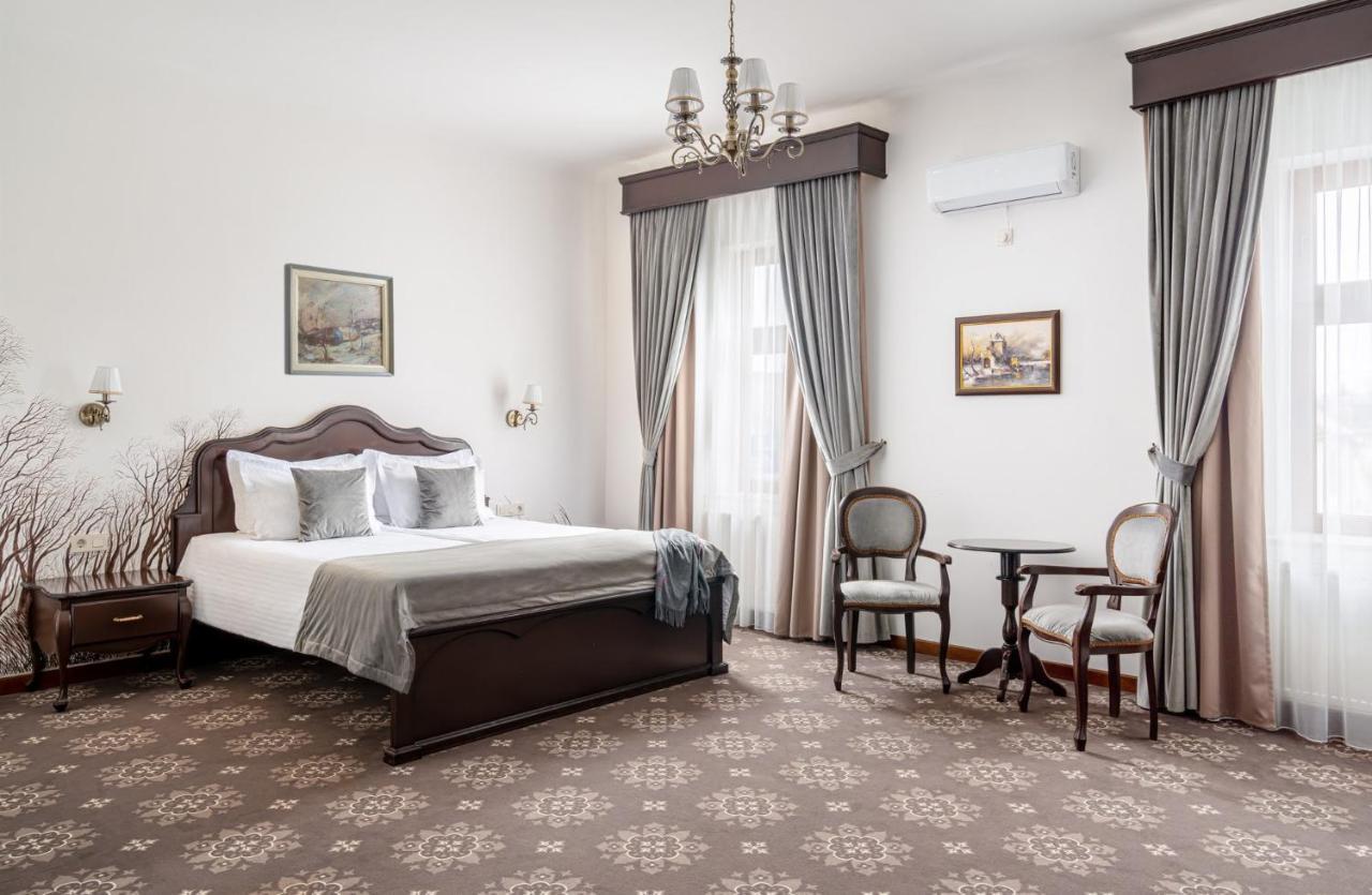 Hotel Leul De Aur เซเบช ภายนอก รูปภาพ