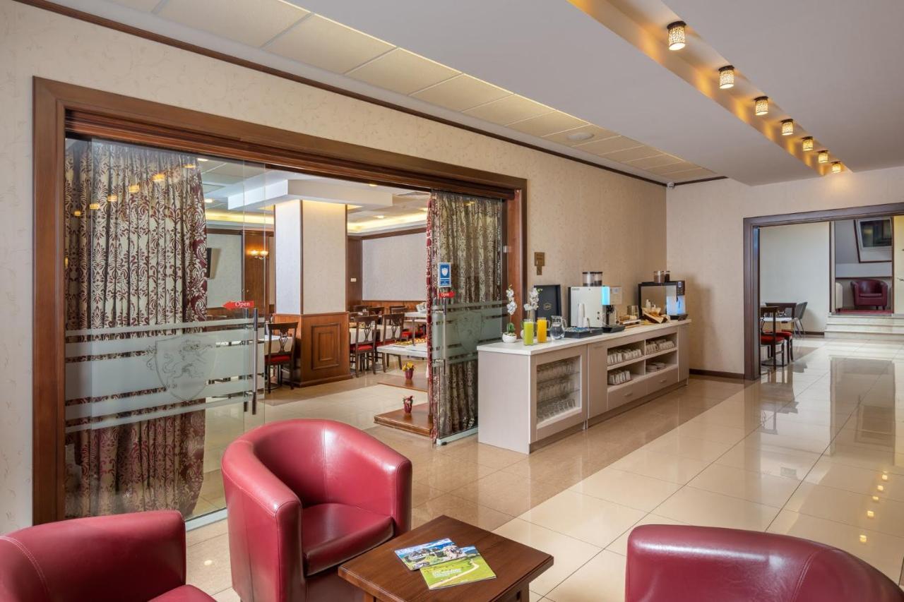 Hotel Leul De Aur เซเบช ภายนอก รูปภาพ
